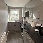 Ultra-modern Totterdown Haven Апартаменти