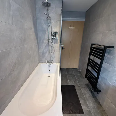 Ultra-modern Totterdown Haven