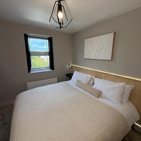 Ultra-modern Totterdown Haven