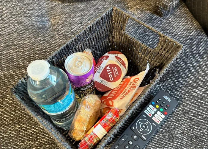 Апартаменти Ultra-modern Totterdown Haven *