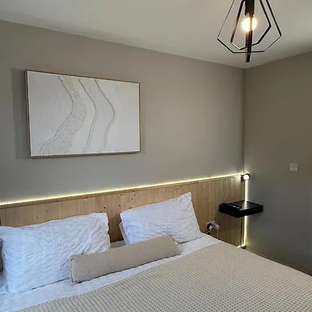 Апартаменты Ultra-modern Totterdown Haven