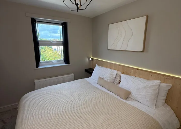 Ultra-modern Totterdown Haven